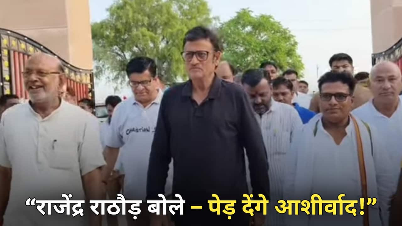 “सरदारशहर नवोदय विद्यालय में वृक्षारोपण कार्यक्रम में पौधा लगाते अतिथि व छात्राएं”